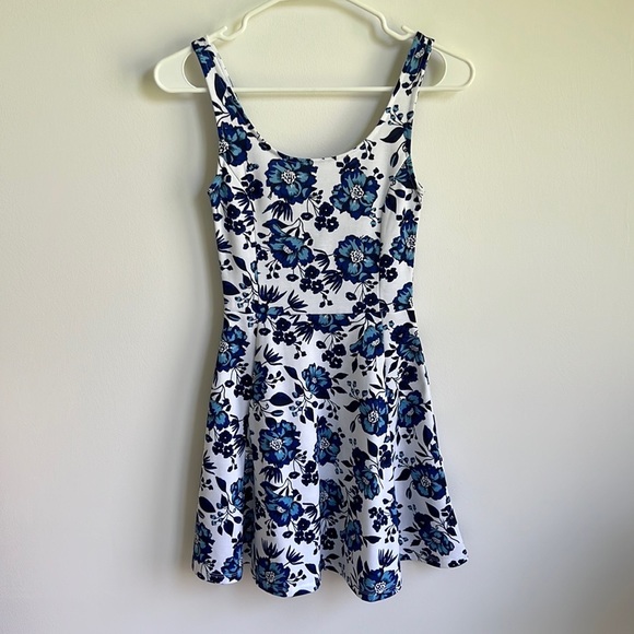 H&M Scoop Front/Back Flower Dress - Picture 2 of 4
